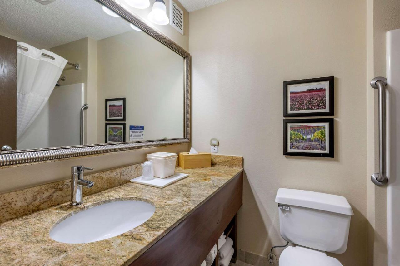 Queen Suite at Comfort Inn Kelso - Longview