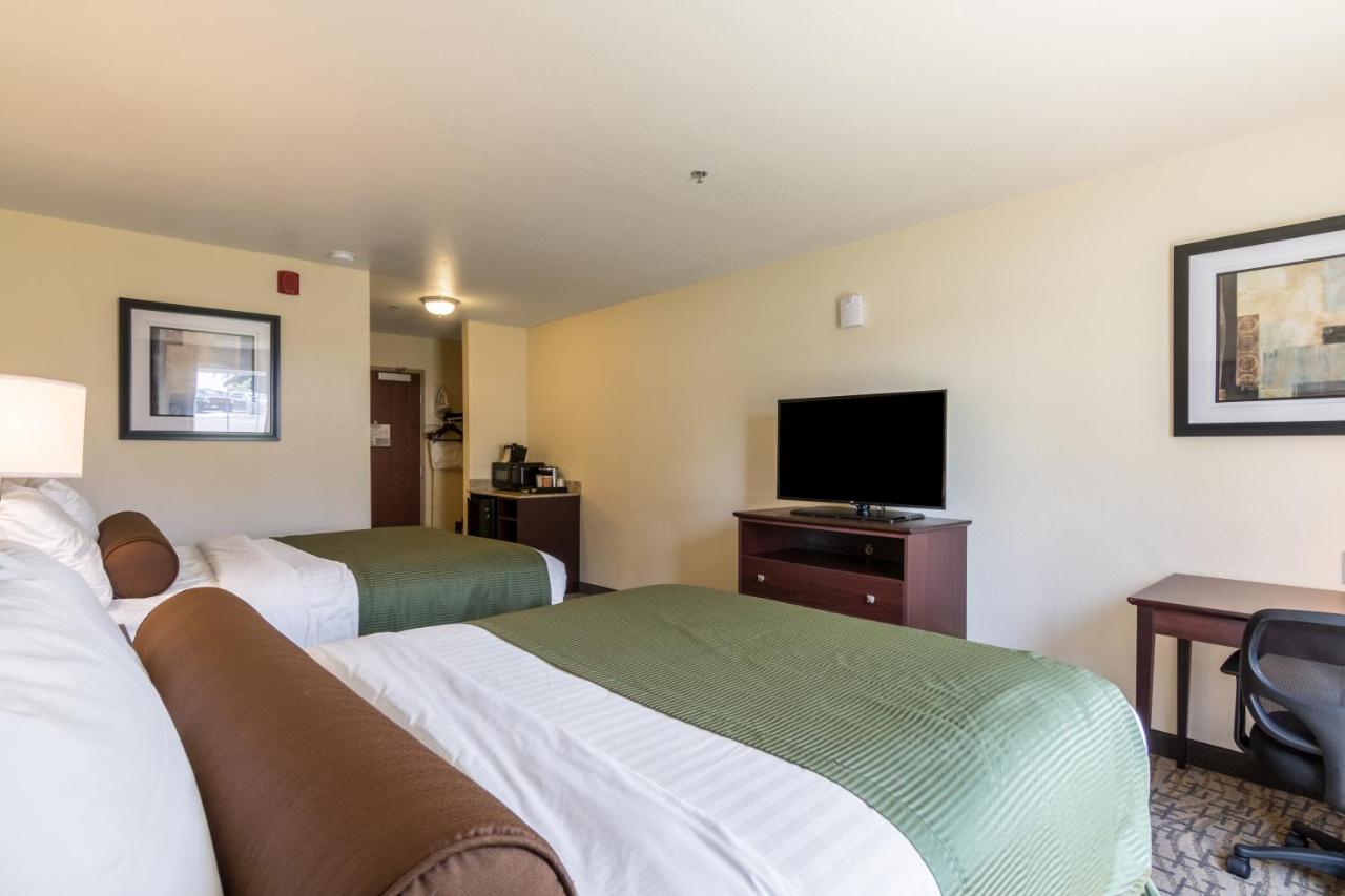 Deluxe Queen Room with Two Queen Beds at Cobblestone Inn & Suites - Barron