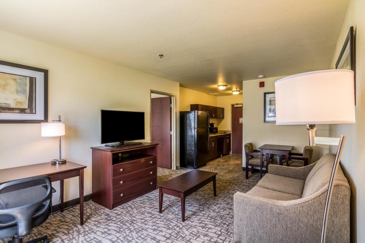 Family Room - Disability Access at Cobblestone Inn & Suites - Barron