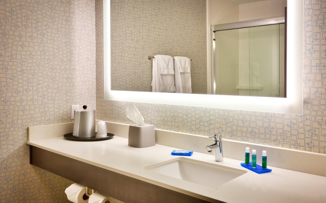 King Room at Holiday Inn Express Hotel & Suites El Paso I-10 East by IHG