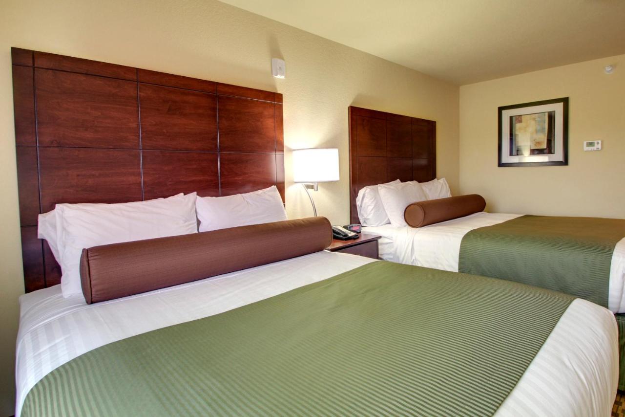Queen Room with Two Queen Beds at Cobblestone Inn & Suites - Avoca