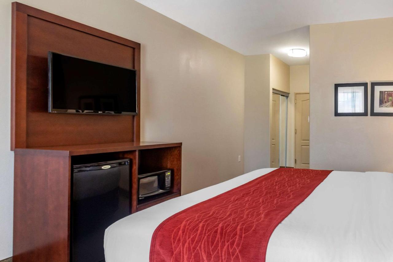 King Room - Non-Smoking at Comfort Inn & Suites Villa Rica
