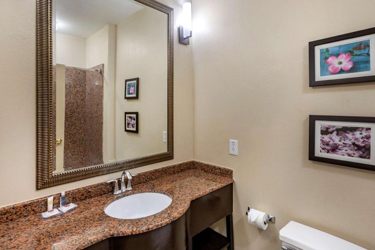 Queen Room with Two Queen Beds - Non-Smoking at Comfort Inn & Suites Villa Rica