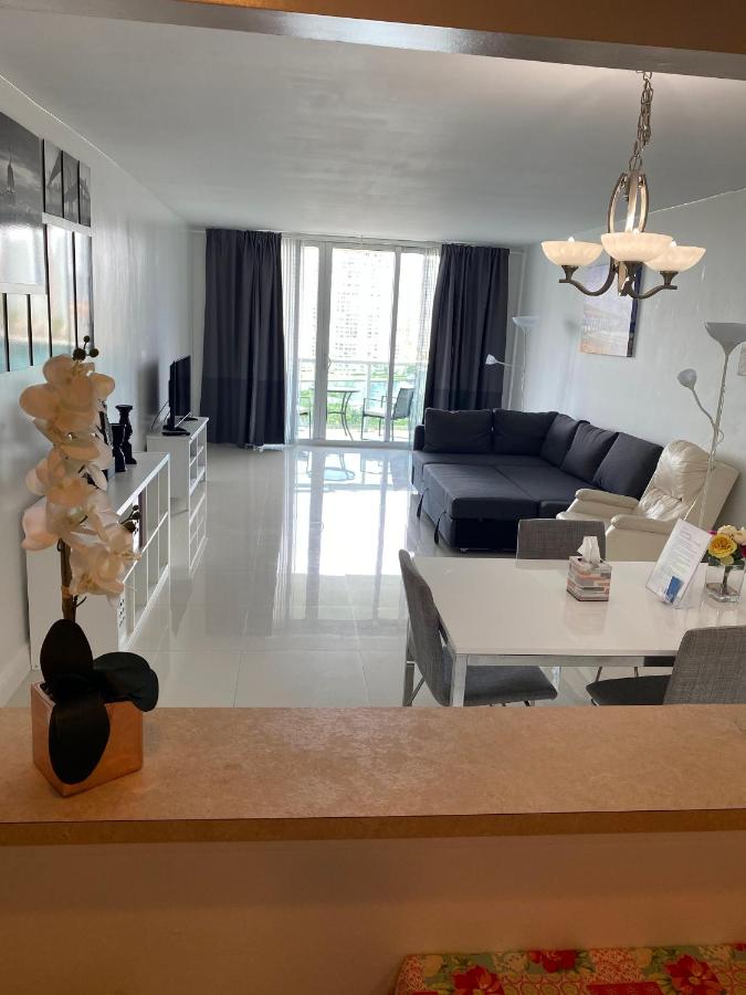 Apartment with Balcony at Collins Avenue Apartment