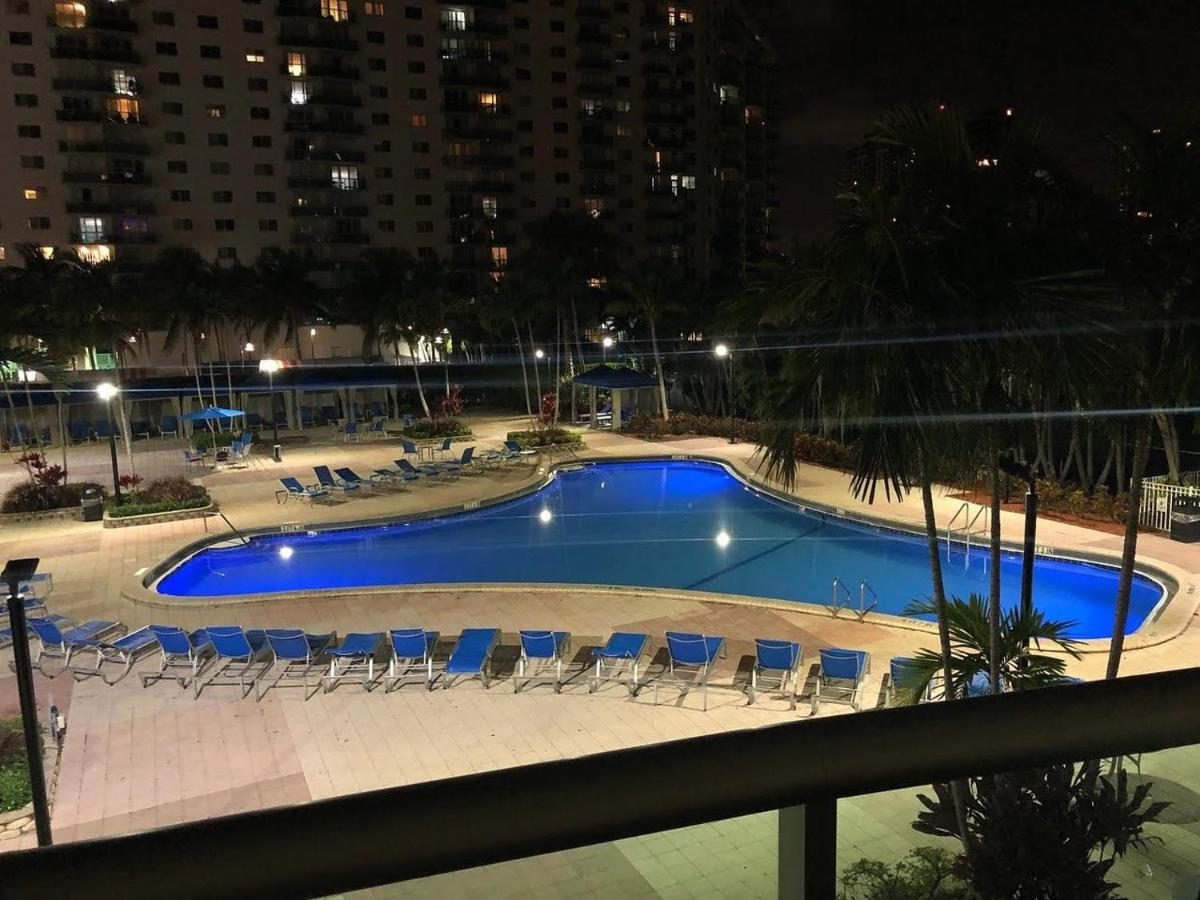 Apartment with Balcony at Collins Avenue Apartment