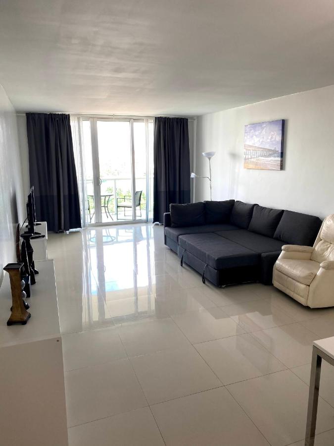 Apartment with Balcony at Collins Avenue Apartment