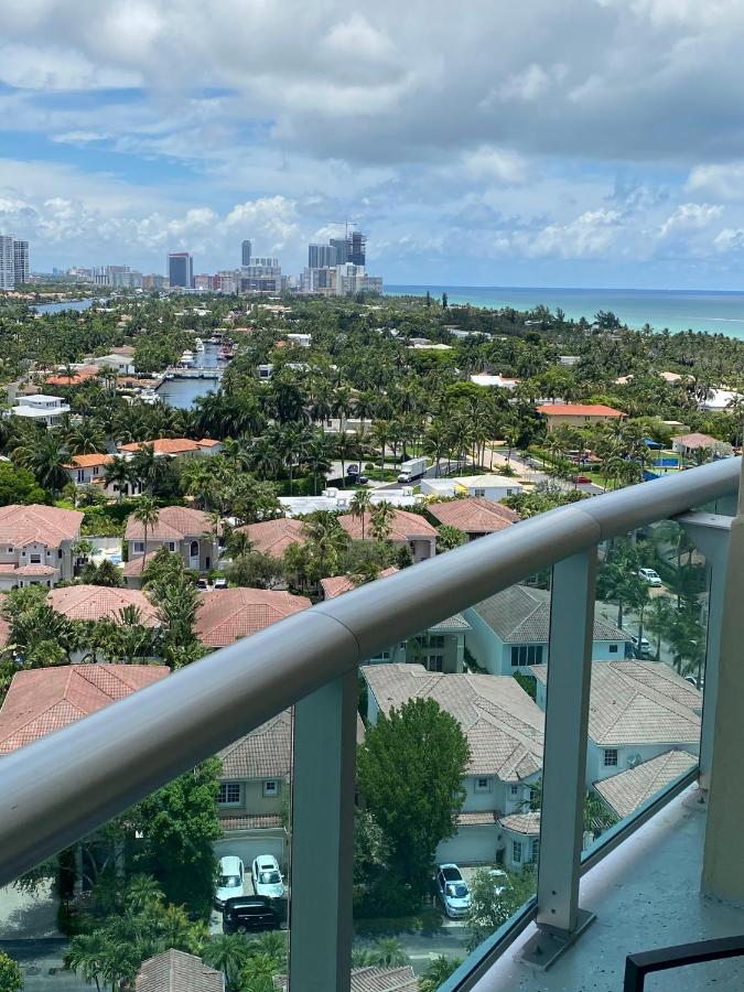 Apartment with Balcony at Collins Avenue Apartment