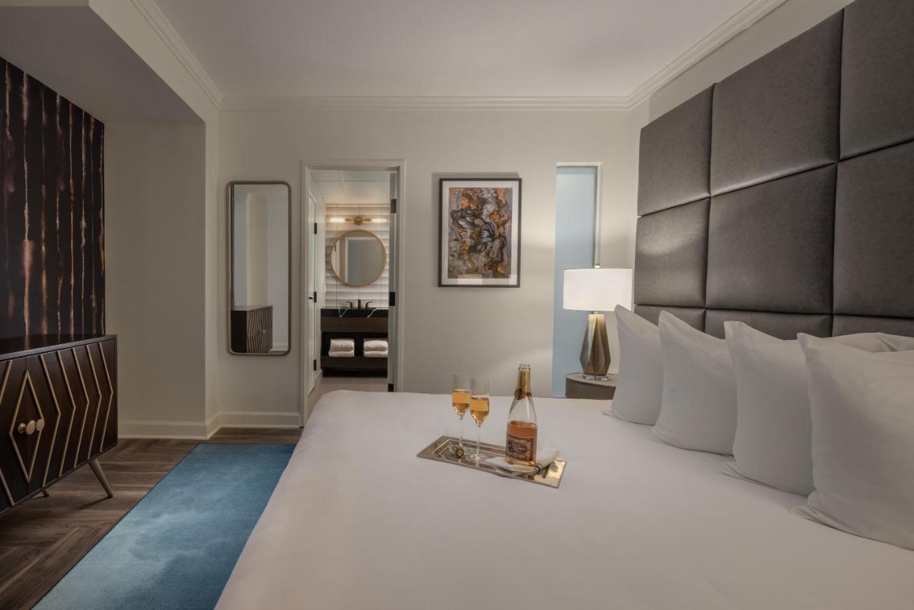 King Suite at Hotel Deco Omaha, Tapestry Collection by Hilton