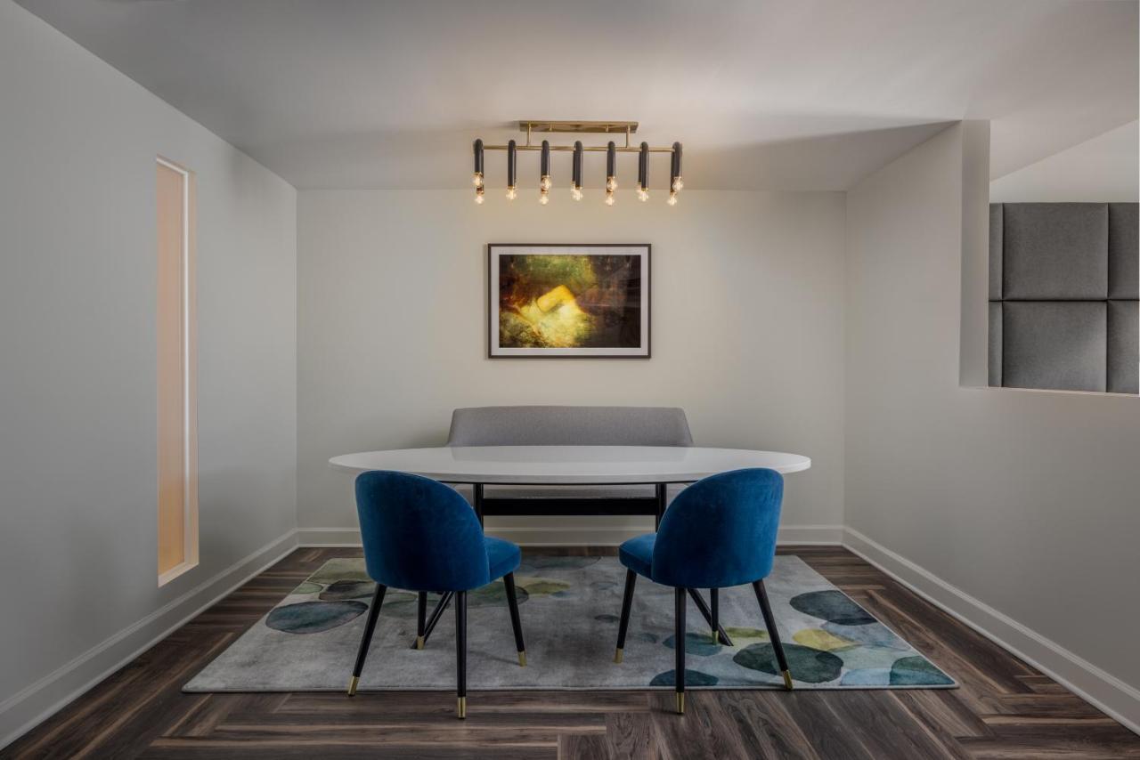 King Suite at Hotel Deco Omaha, Tapestry Collection by Hilton