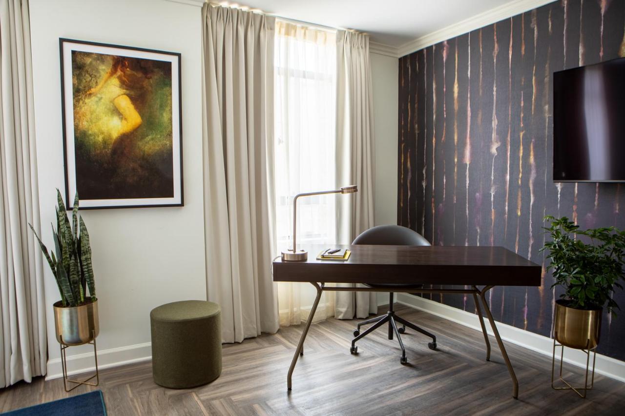 Deluxe Queen Suite at Hotel Deco Omaha, Tapestry Collection by Hilton