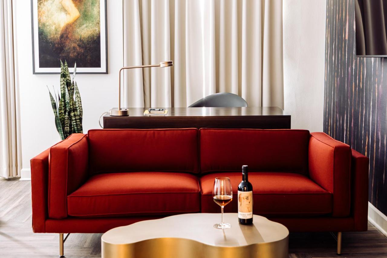 Deluxe King Suite at Hotel Deco Omaha, Tapestry Collection by Hilton