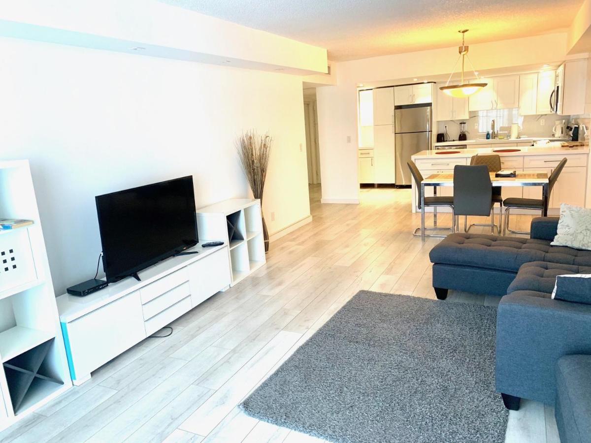 Queen Suite with Sea View at Collins Avenue Apartment
