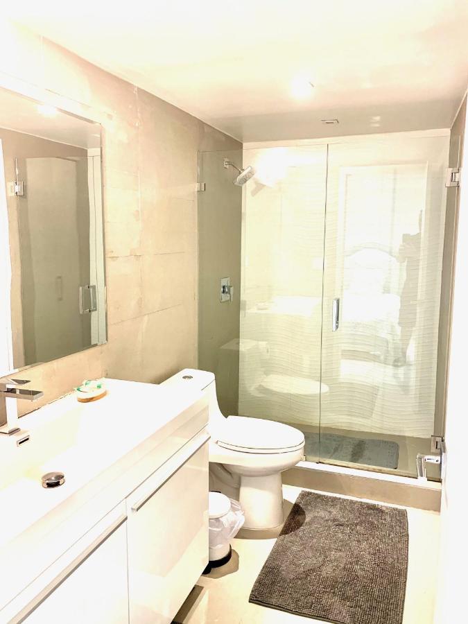 Queen Suite with Sea View at Collins Avenue Apartment