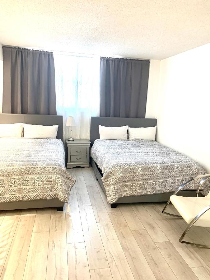 Queen Suite with Sea View at Collins Avenue Apartment