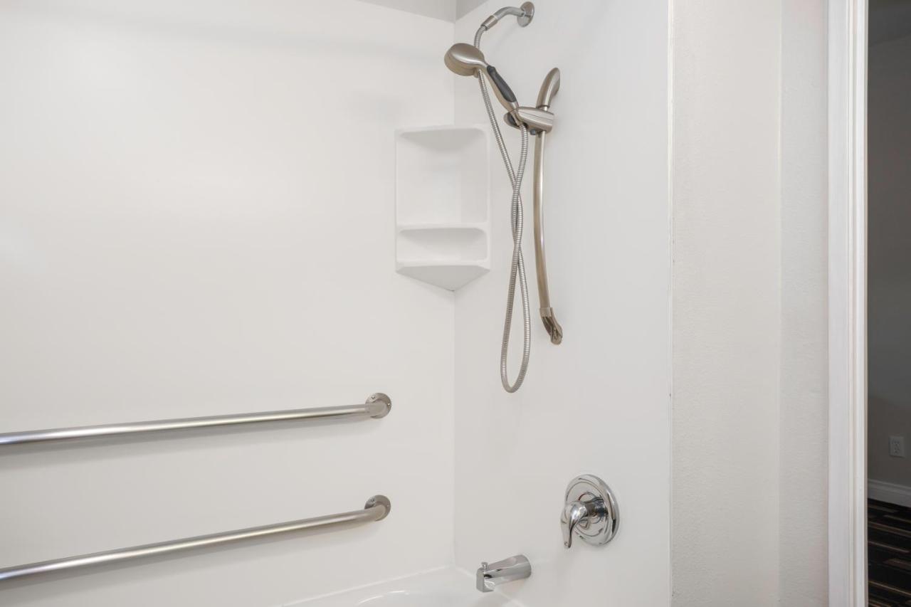 King Room - Disability Access at The Hotel Oceanside