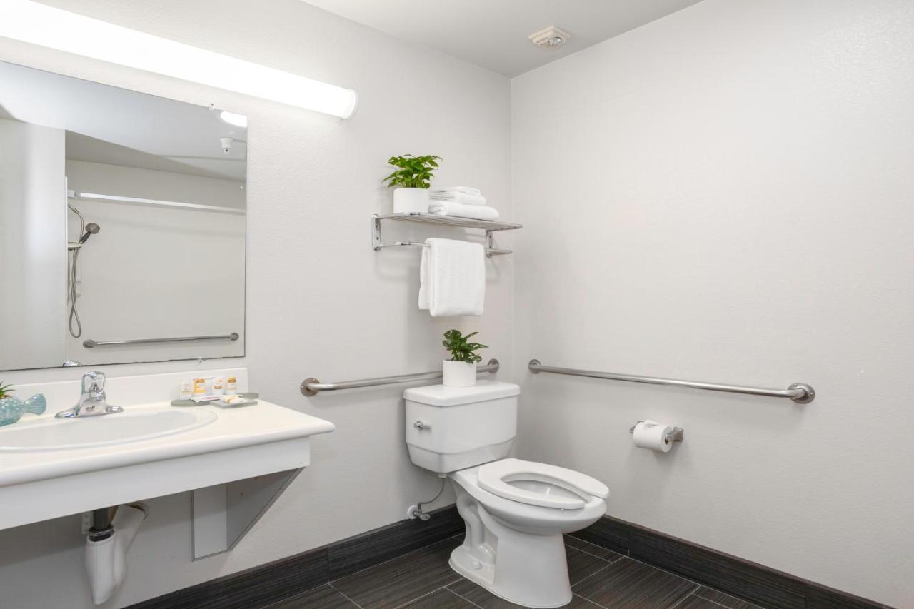 King Room - Disability Access at The Hotel Oceanside