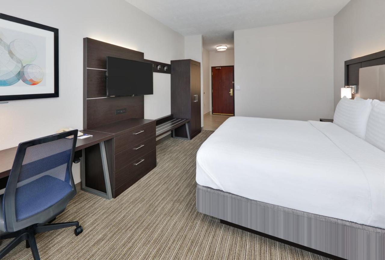 King Room - Non-Smoking at Holiday Inn Express Hotel & Suites Dallas - Duncanville by IHG