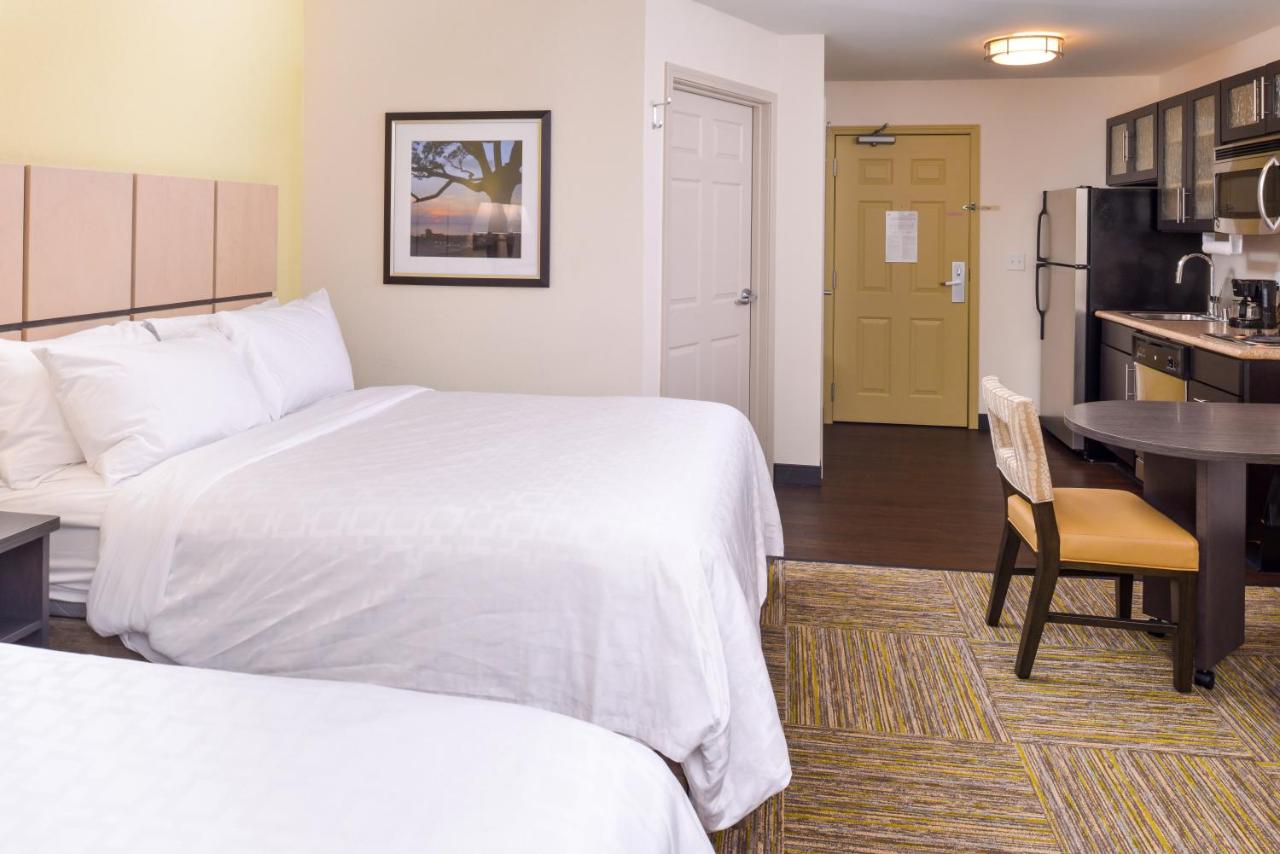 Queen Studio with Roll-In Shower - Non-Smoking at Candlewood Suites Paducah, an IHG Hotel