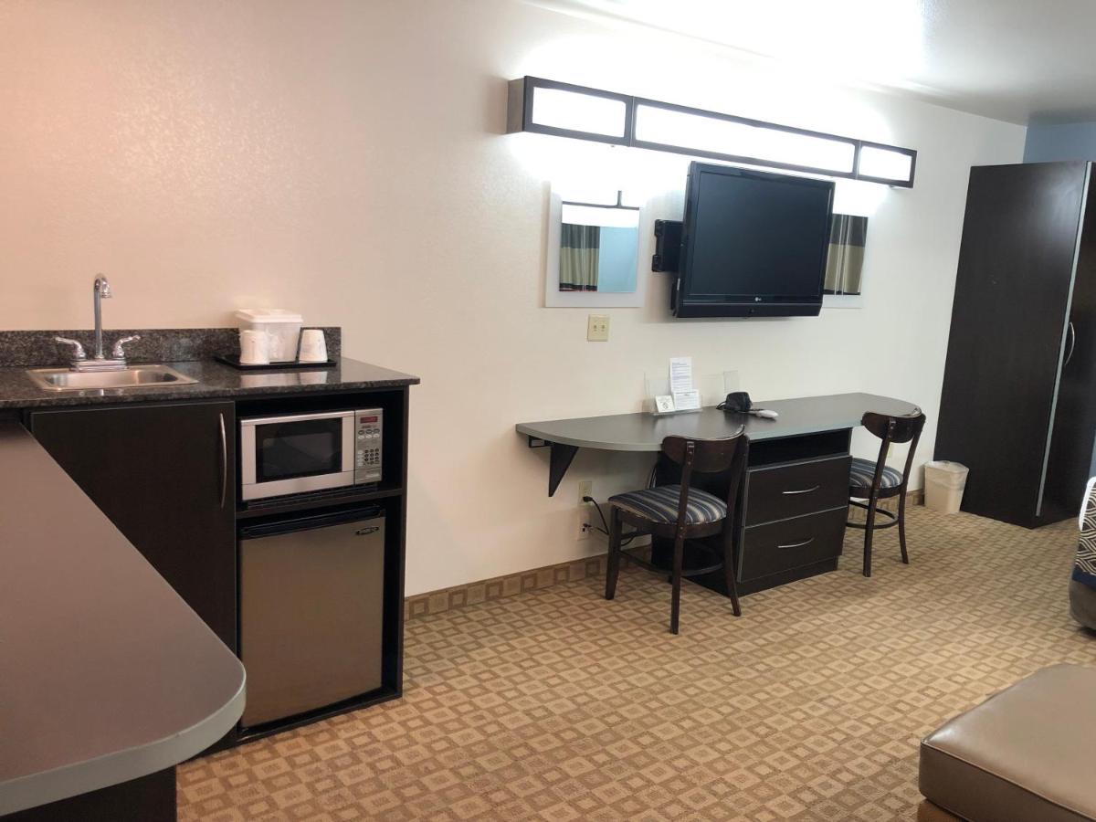 Queen Suite - Disability Access - Non-Smoking at Microtel Inn & Suites by Wyndham Klamath Falls