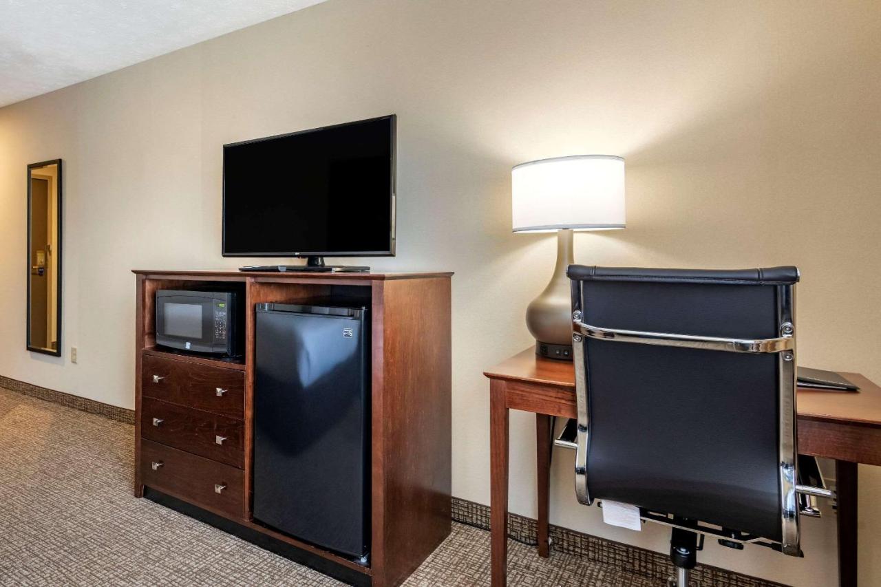 Queen Room - Disability Access/Non-Smoking at Comfort Inn & Suites Montpelier-Berlin