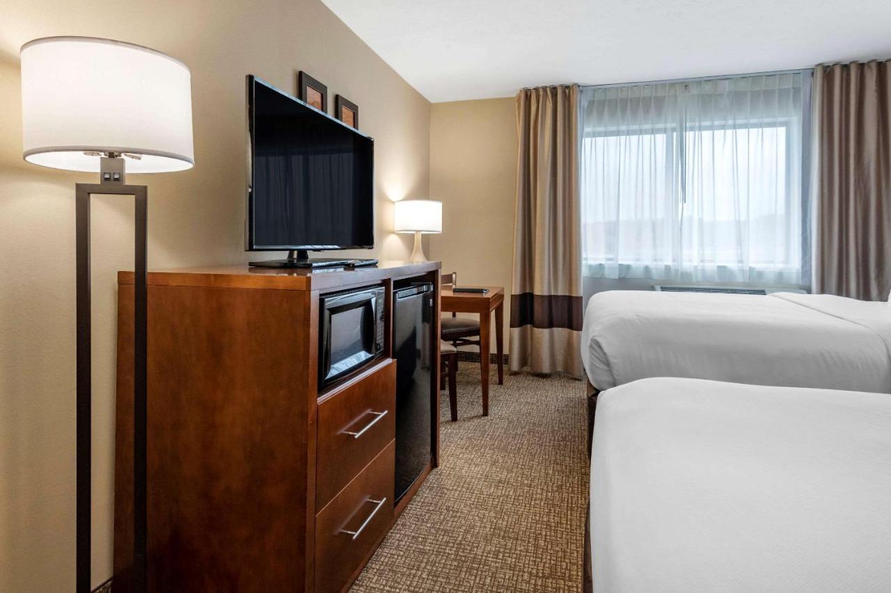 Queen Room with Two Queen Beds - Non-Smoking at Comfort Inn & Suites Montpelier-Berlin