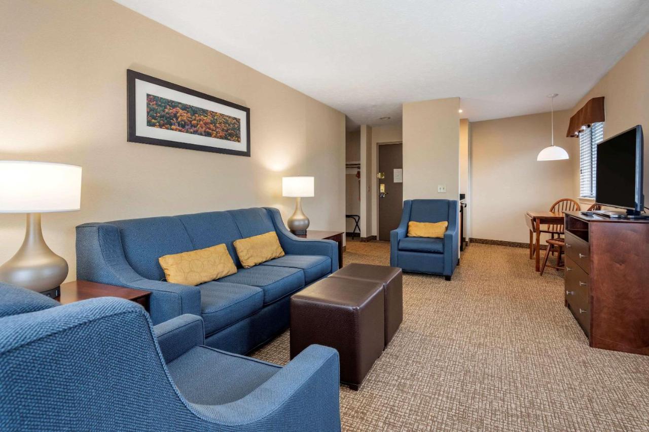 King Suite with Sofa Bed - Non-Smoking at Comfort Inn & Suites Montpelier-Berlin