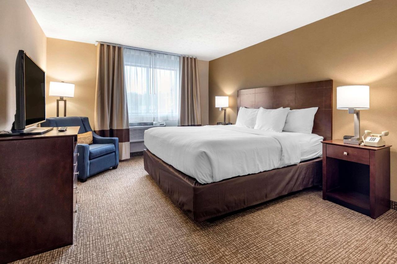 King Suite with Sofa Bed - Non-Smoking at Comfort Inn & Suites Montpelier-Berlin