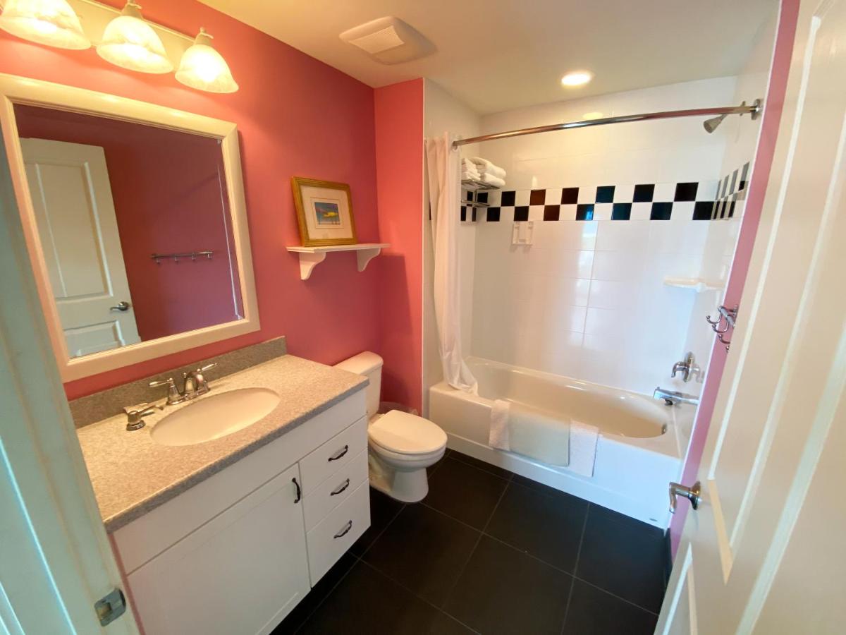 Two-Bedroom Suite at Harbour House At The Inn
