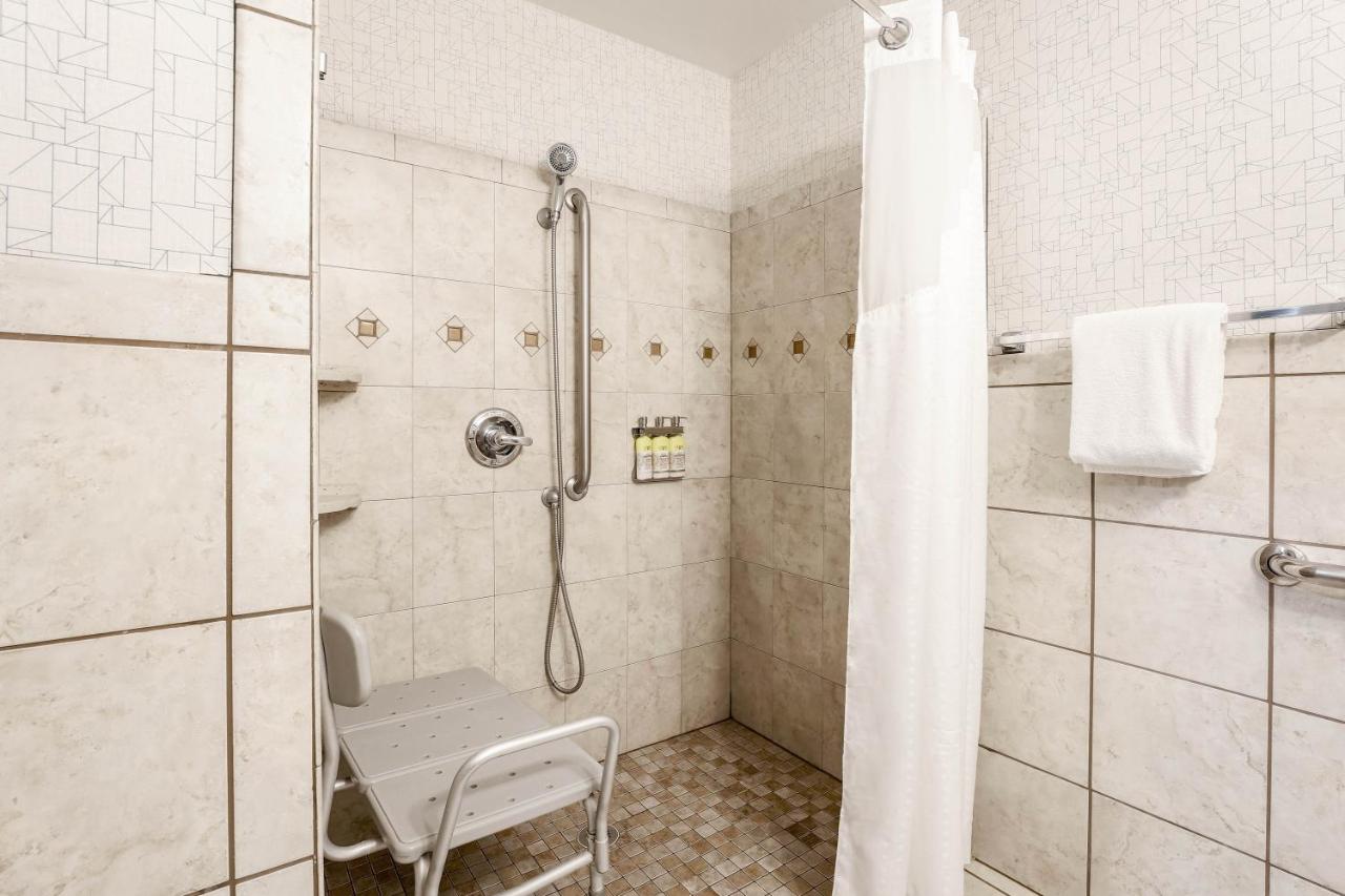 King Room - Hearing Accessible - Roll-in Shower at Holiday Inn Express Lancaster by IHG