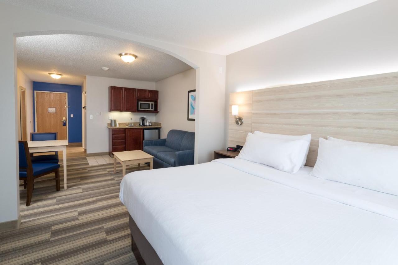 Suite - Hearing Accessible - Non-Smoking at Holiday Inn Express Hotel & Suites Grand Blanc by IHG