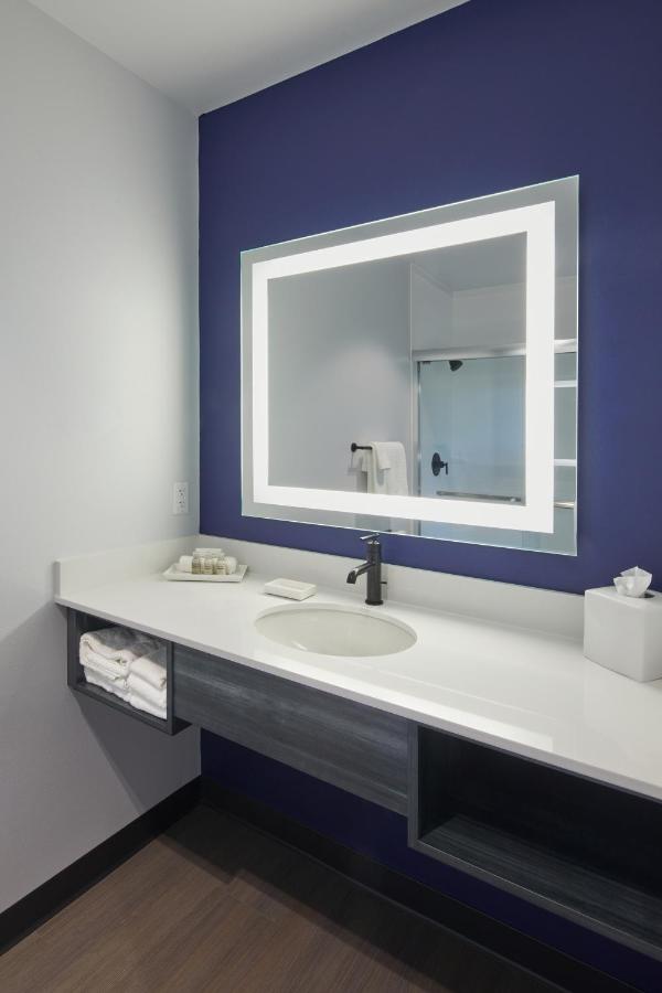 King Room - Disability Access at Hayward Inn