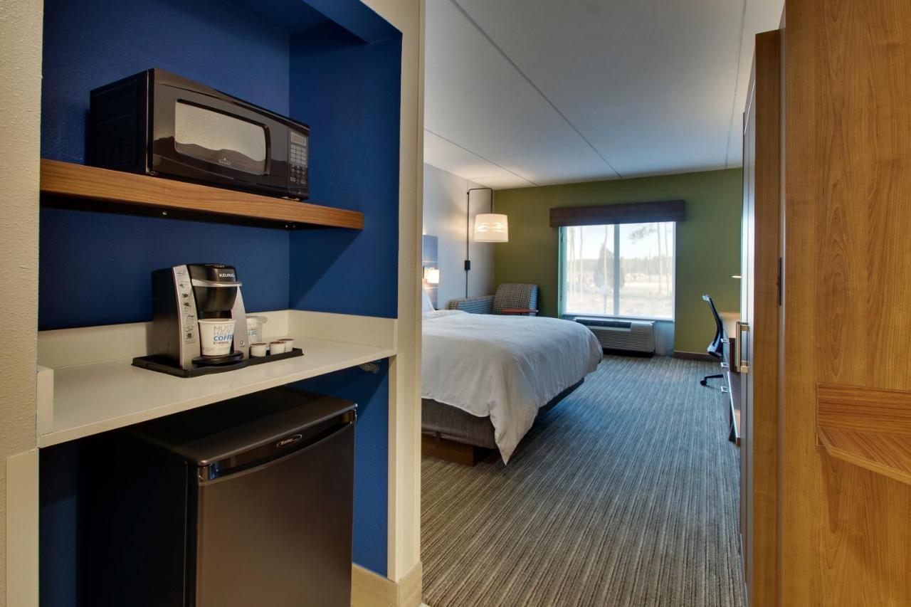 King Room at Holiday Inn Express & Suites Jacksonville North-Fernandina by IHG