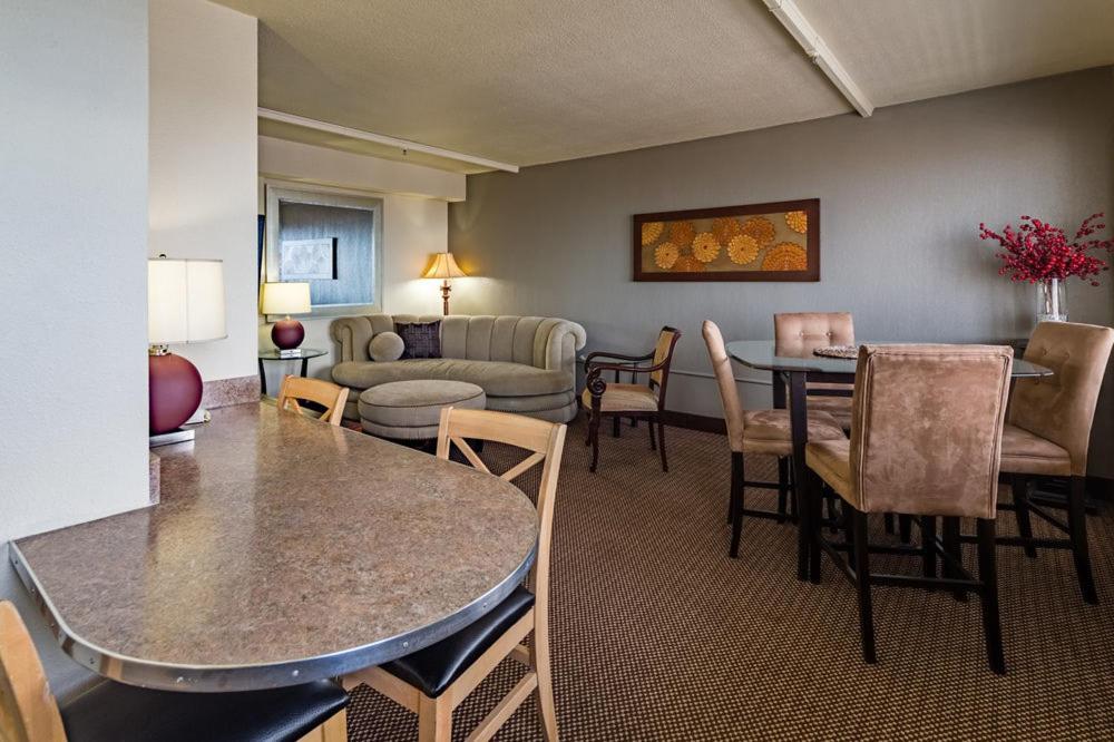 Inlet Tower Hotel And Suites