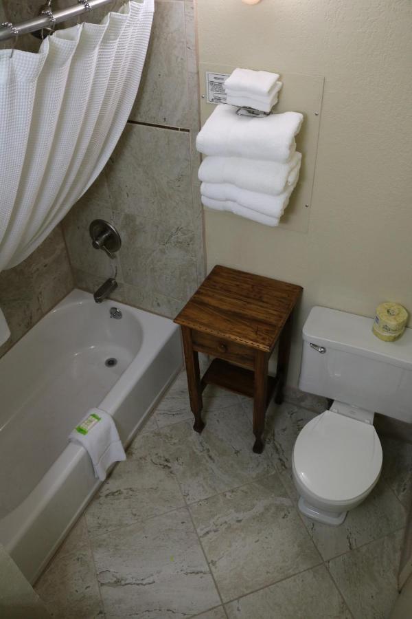 Inlet Tower Hotel And Suites
