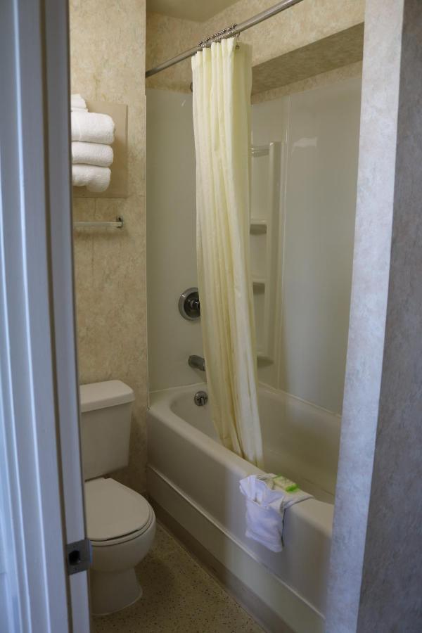 Deluxe King Room at Inlet Tower Hotel And Suites