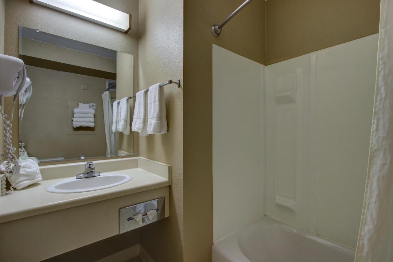 Inlet Tower Hotel And Suites