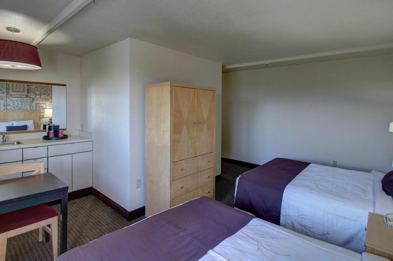 Inlet Tower Hotel And Suites