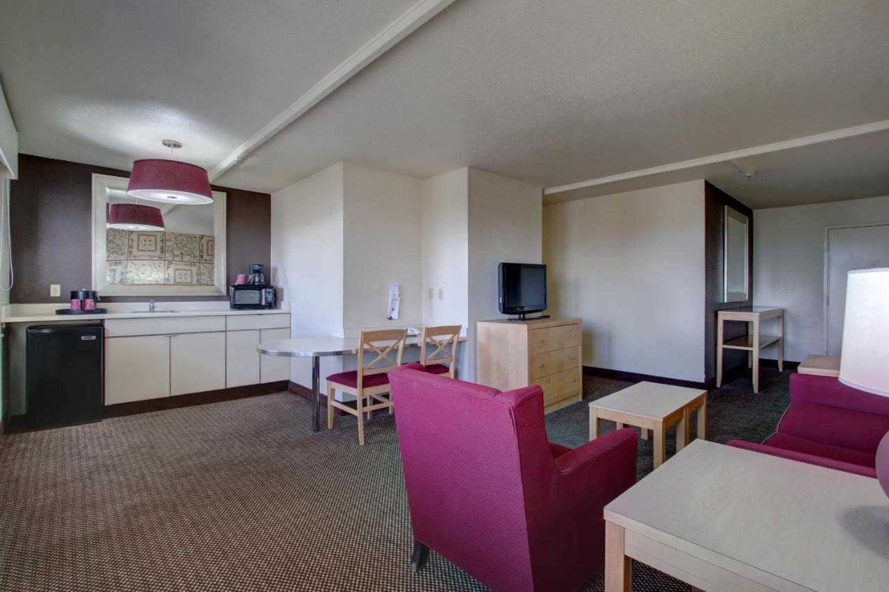 King Suite at Inlet Tower Hotel And Suites