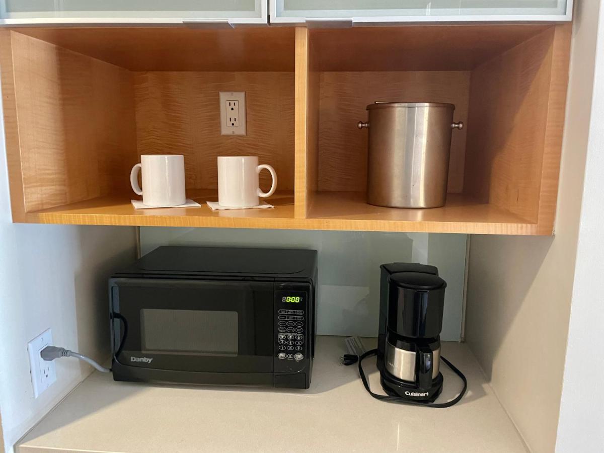 Studio Apartment at Ala Moana Hotel by AirPads