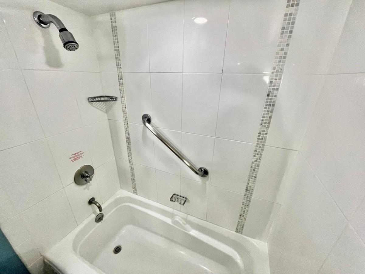 Studio Apartment at Ala Moana Hotel by AirPads