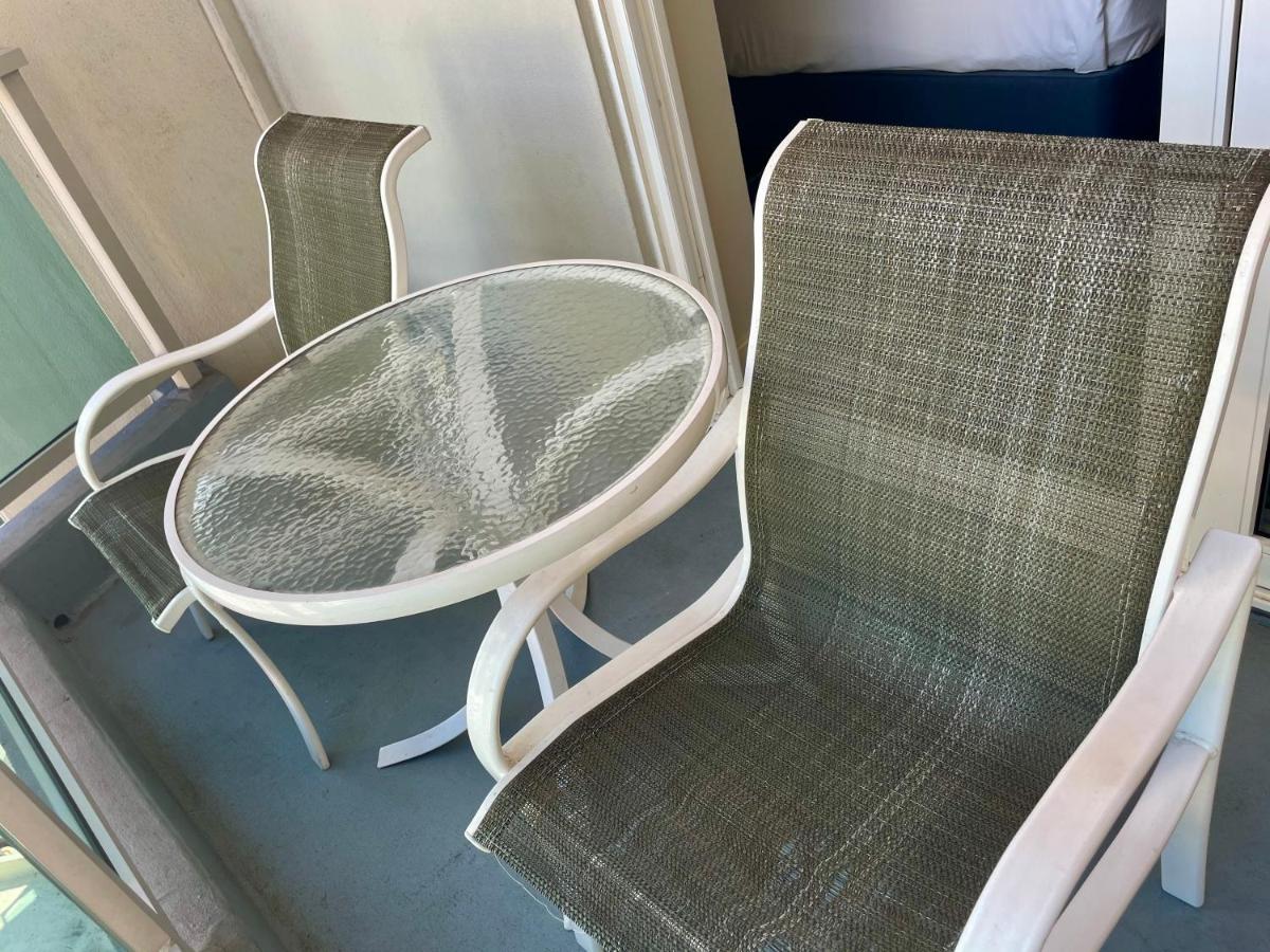 Studio Apartment at Ala Moana Hotel by AirPads