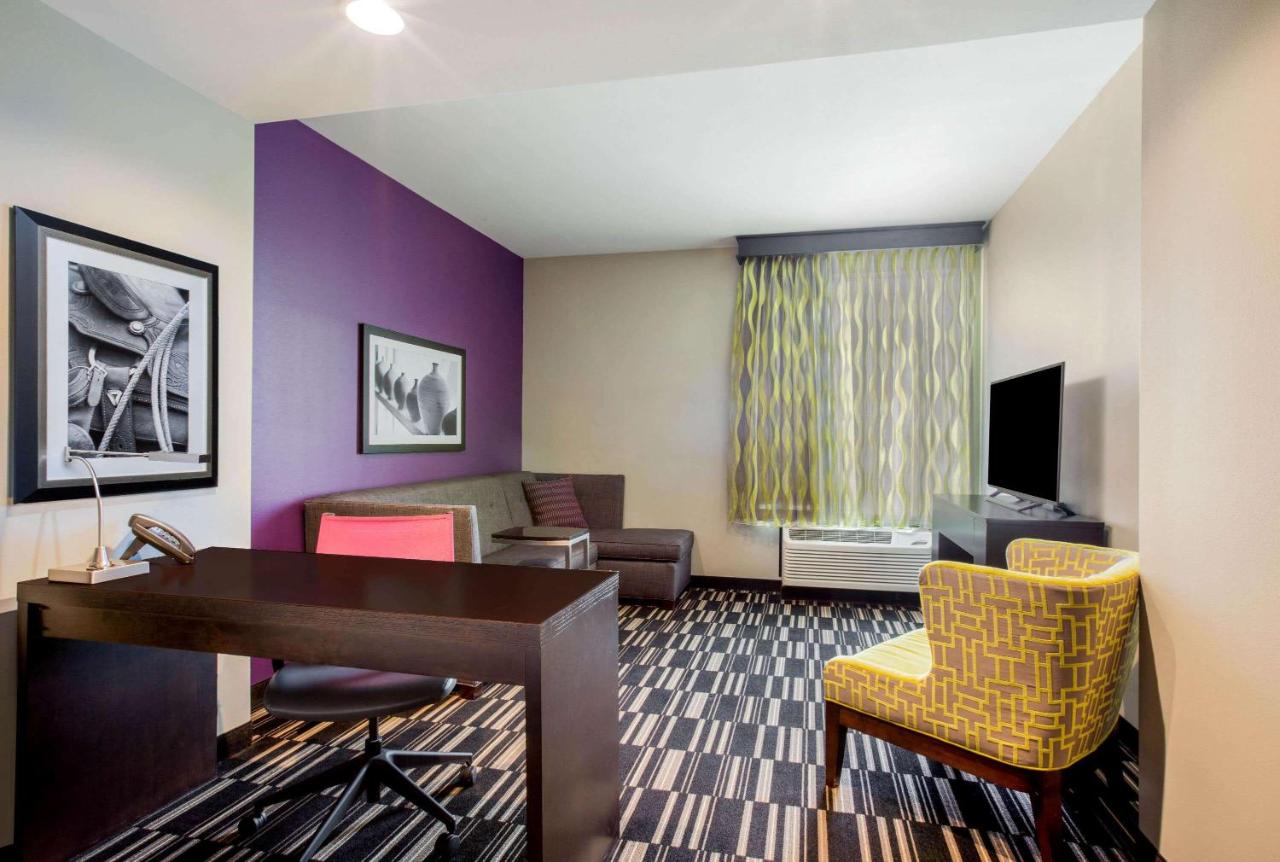 Executive King Room at La Quinta Inn & Suites by Wyndham McAllen Convention Center