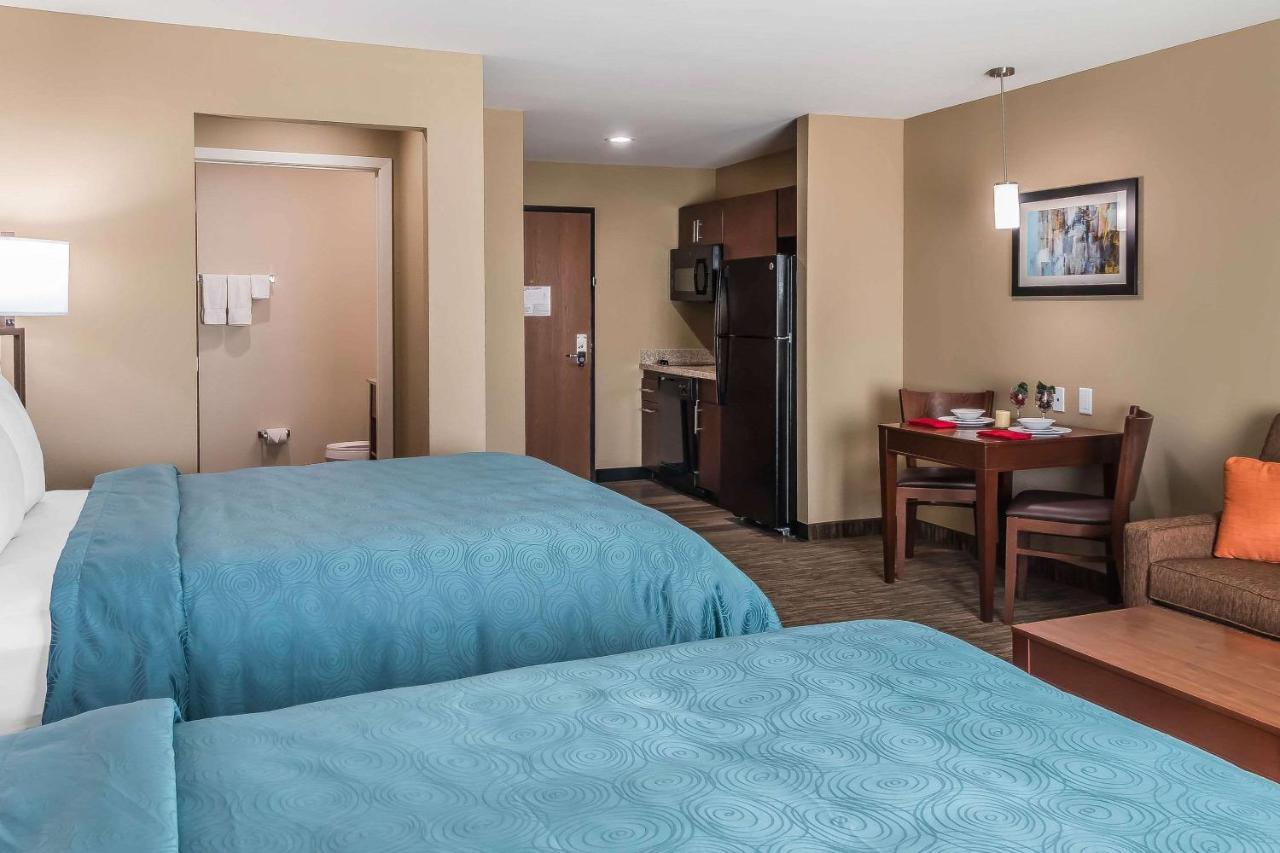 Queen Suite with Two Queen Beds and Sofa Bed at MainStay Suites Edinburg South