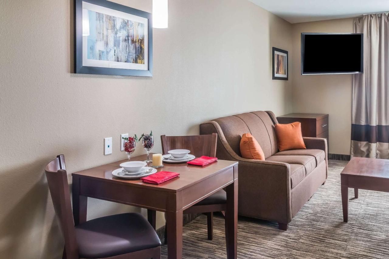 Queen Suite with Two Queen Beds and Sofa Bed at MainStay Suites Edinburg South