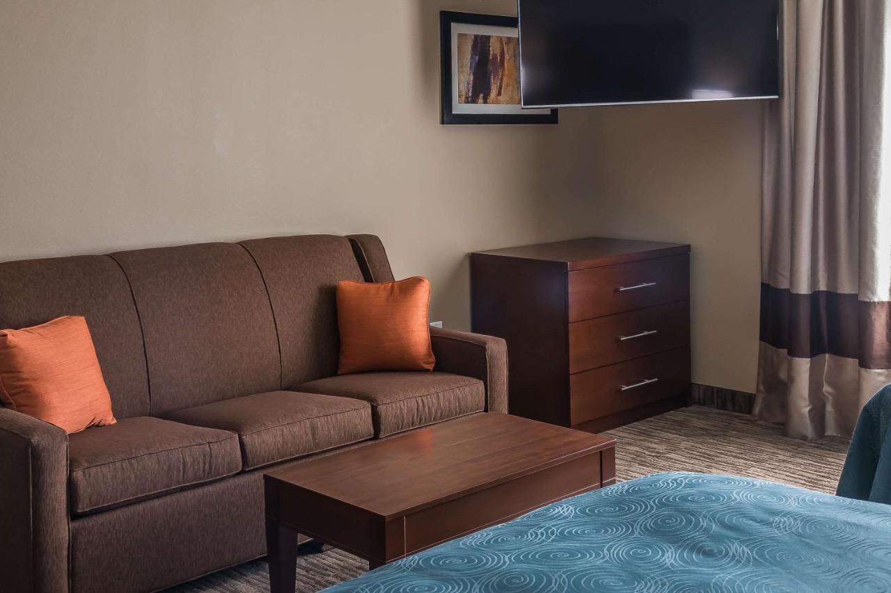 Queen Suite with Two Queen Beds and Sofa Bed at MainStay Suites Edinburg South