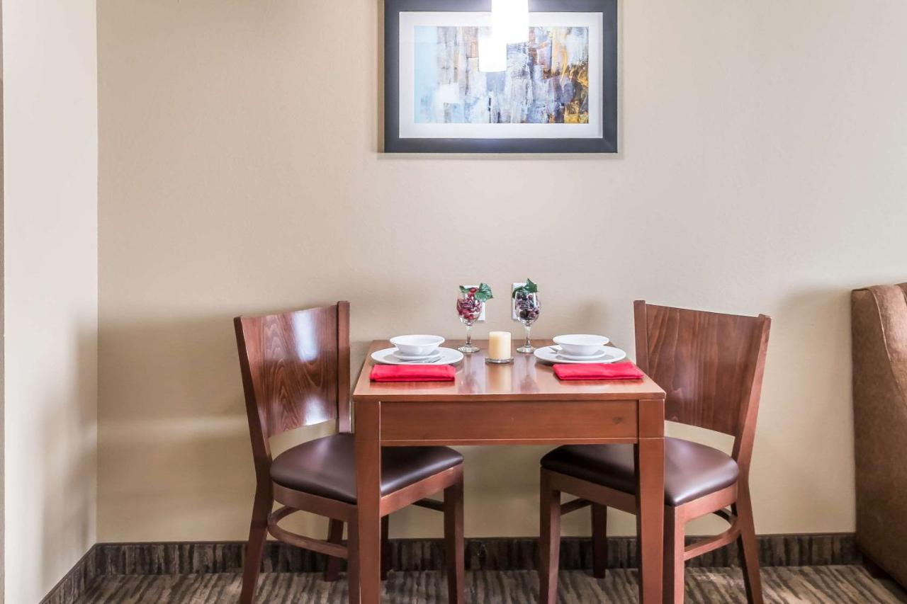 Queen Suite with Two Queen Beds and Sofa Bed at MainStay Suites Edinburg South