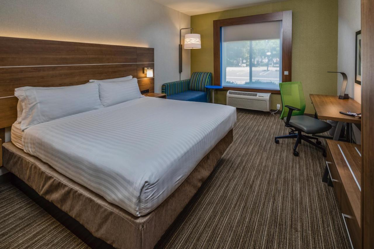 Executive King Room at Holiday Inn Express and Suites Modesto by IHG
