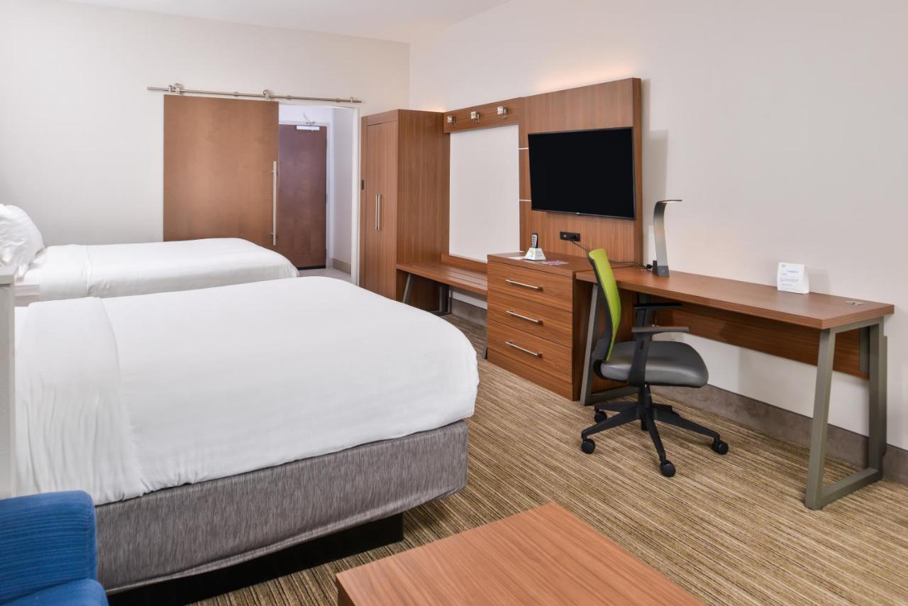 Queen Room with Two Queen Beds at Holiday Inn Express & Suites Van Horn by IHG