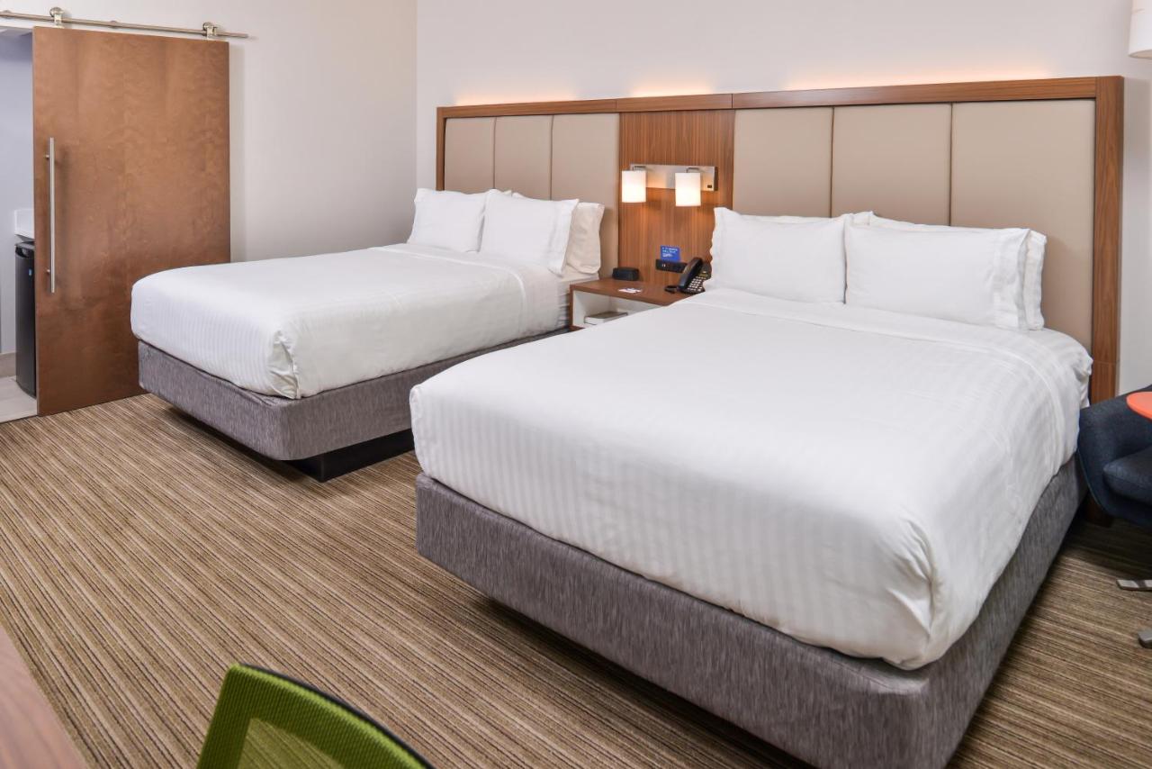 Queen Room with Two Queen Beds at Holiday Inn Express & Suites Van Horn by IHG
