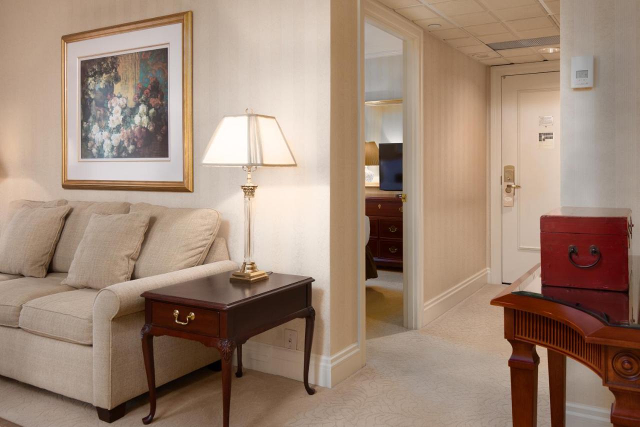 Corner Queen Suite at Mayflower Park Hotel